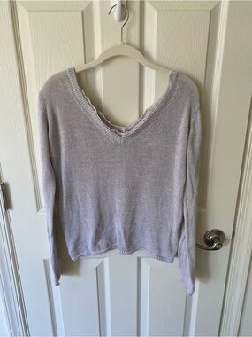 Yerse Gray V-Neck Knit Sweater w/ Lace Detailing